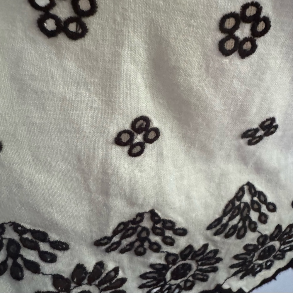 Old Navy cold shoulder embroidered linen ruffle top w/ cutwork white black Sz M - Picture 11 of 14